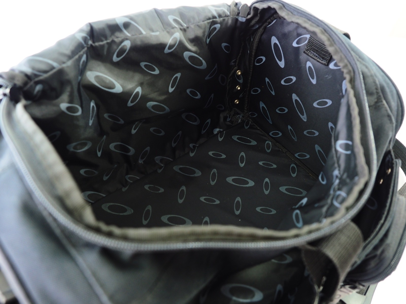 Oakley Heavy Duty Duffel 2.0 Holdall Sports Duffle Gym Bag Black