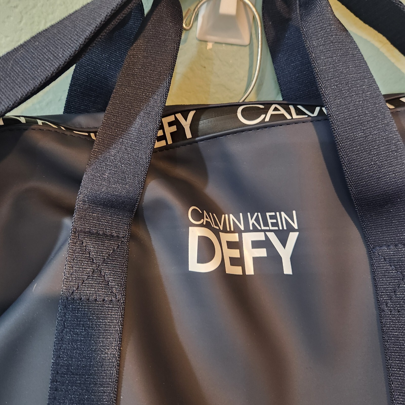 Calvin Klein Defy Duffle Weekender Travel Carry-On Sport Tote Gym Bag Navy Blue