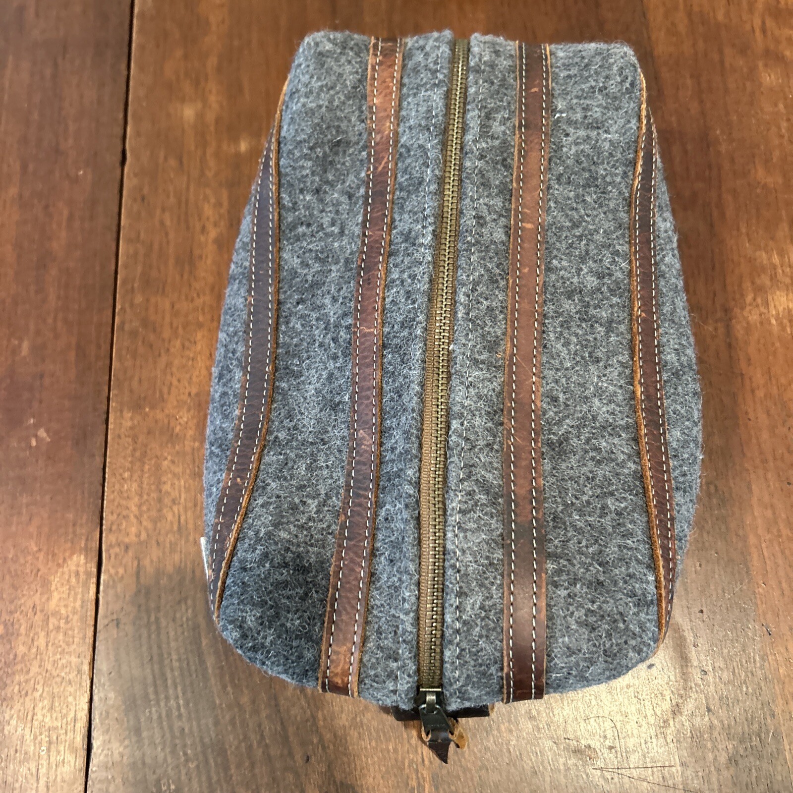 Lifetime Leather Company Felt & Leather Toiletry Bag Dopp kit