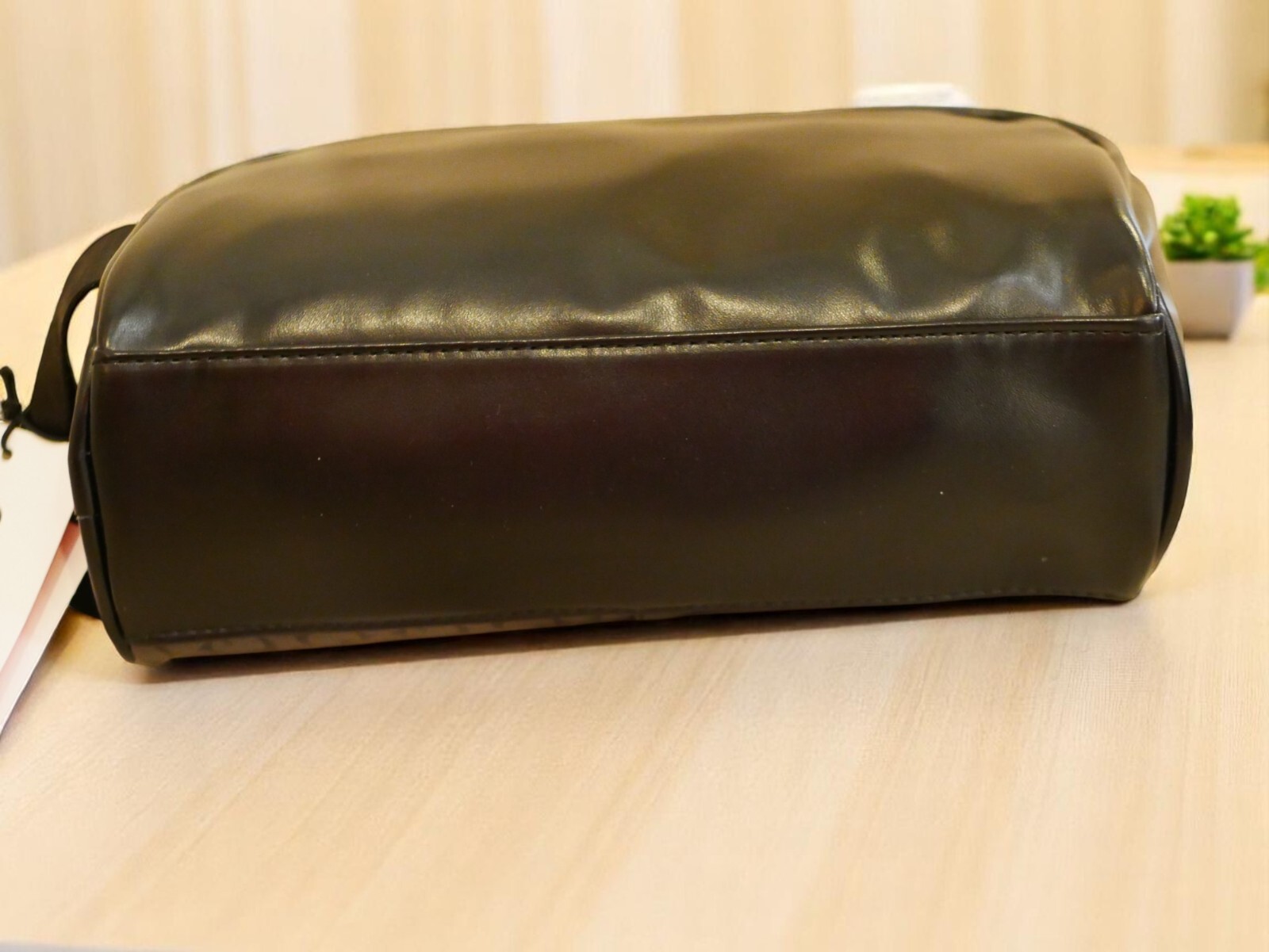 NEW MEDIUM MEN’S GUESS BLACK GRAY LEATHER HANDLE TOILETRY TRAVEL CASE BAG POCKET