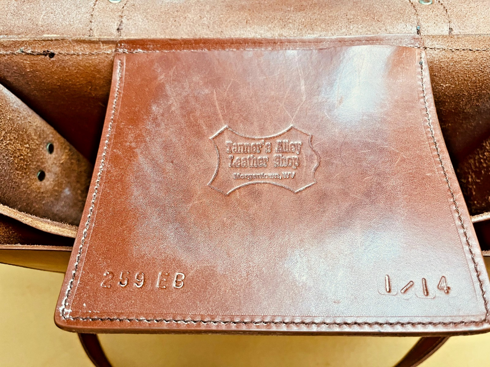 TANNER’S ALLEY American Saddle Leather Briefcase / Messenger bag / Saddle Bag