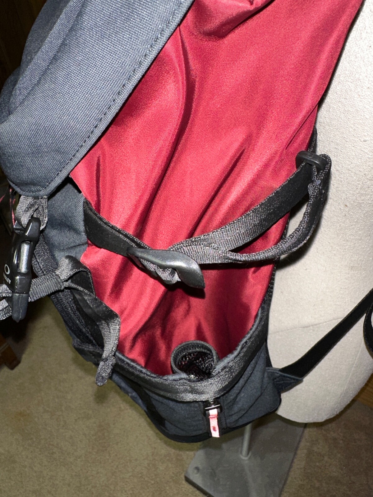 OAKLEY Utility Organizing large rucksack backpack Black/maroon EUC