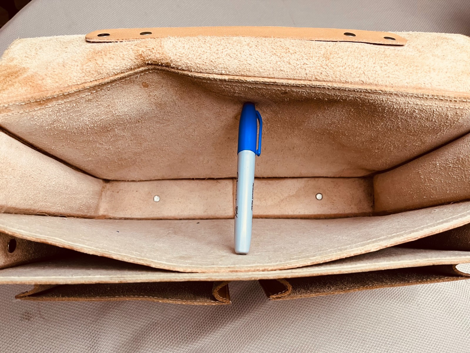 Natural Tan Saddle Leather Briefcase / Messenger Bag / Backpack – Germany