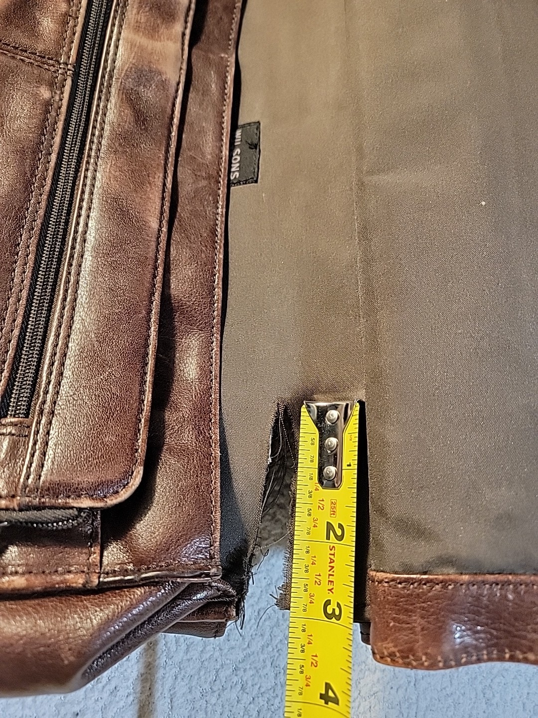 Vintage Wilson Leather Briefcase Brown Distressed Soft. 18″x14″ Review photo’s.