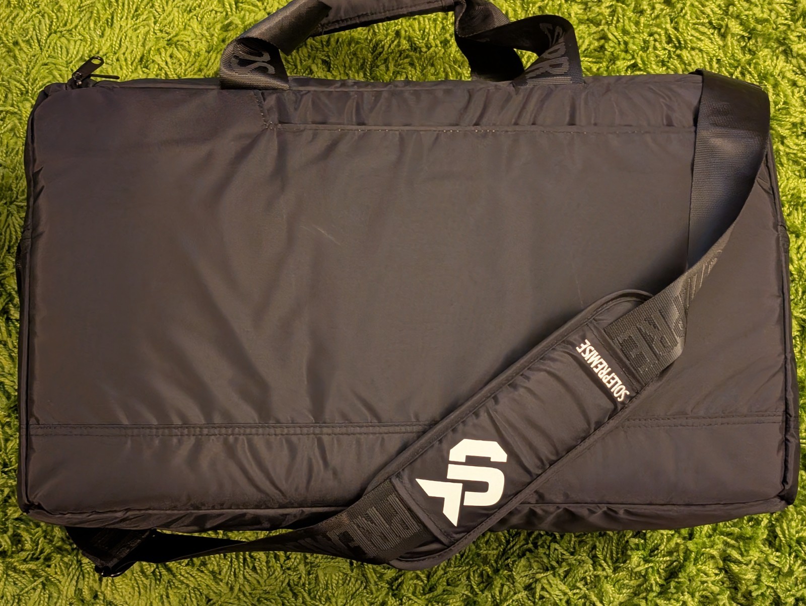Sole Premise Sneaker Duffle Bag Black TSA Carry On 4 Pair Shoe Bag Dividers