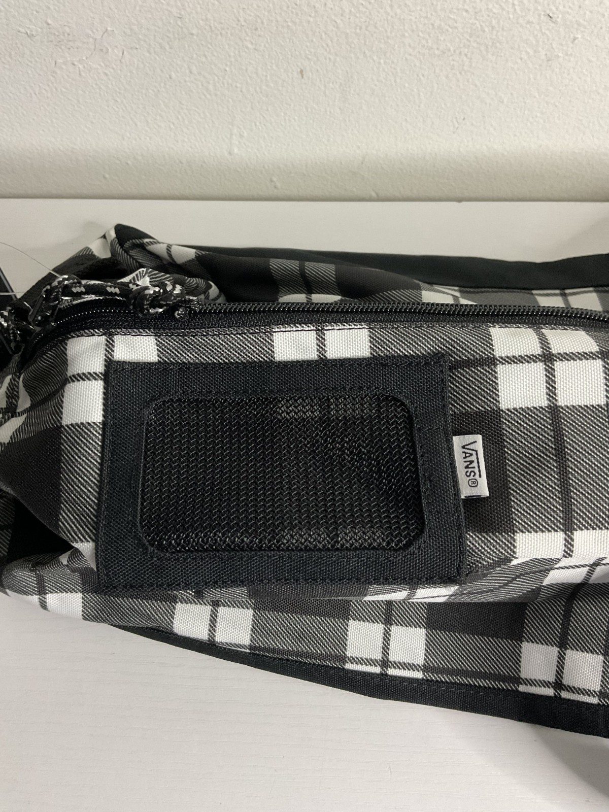 Vans off the wall Men’s Black and White Skateboard Travel Bag