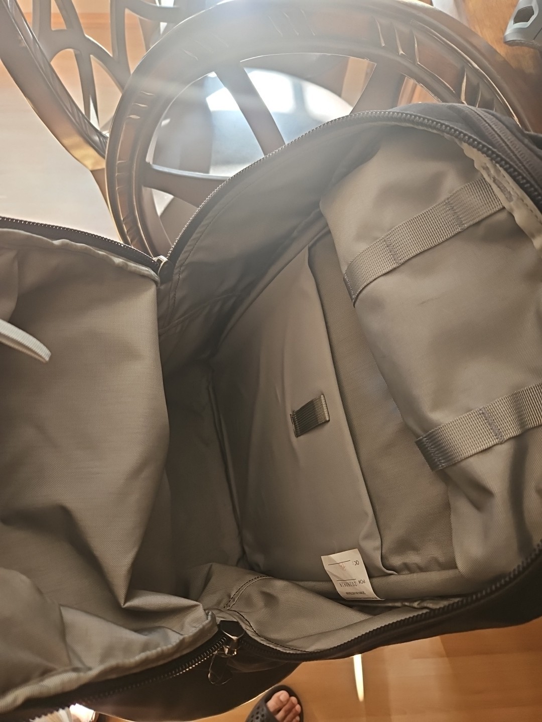 Evergoods Civic Half Zip 22L (CHZ22) – SMALL TEAR NEAR ZIPPER, SEE LAST PHOTO
