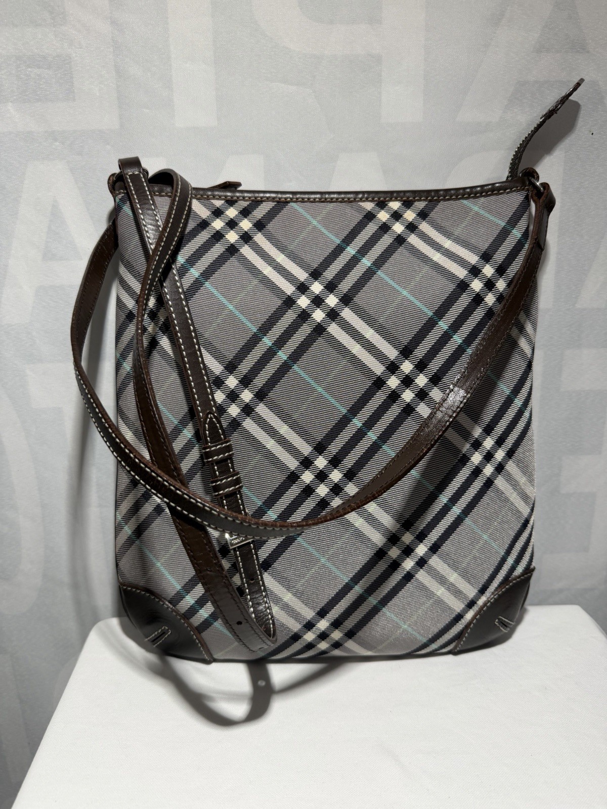 Burberry Checkered Zip Shoulder Bag Medium Adjustable Detachable Strap Buckle