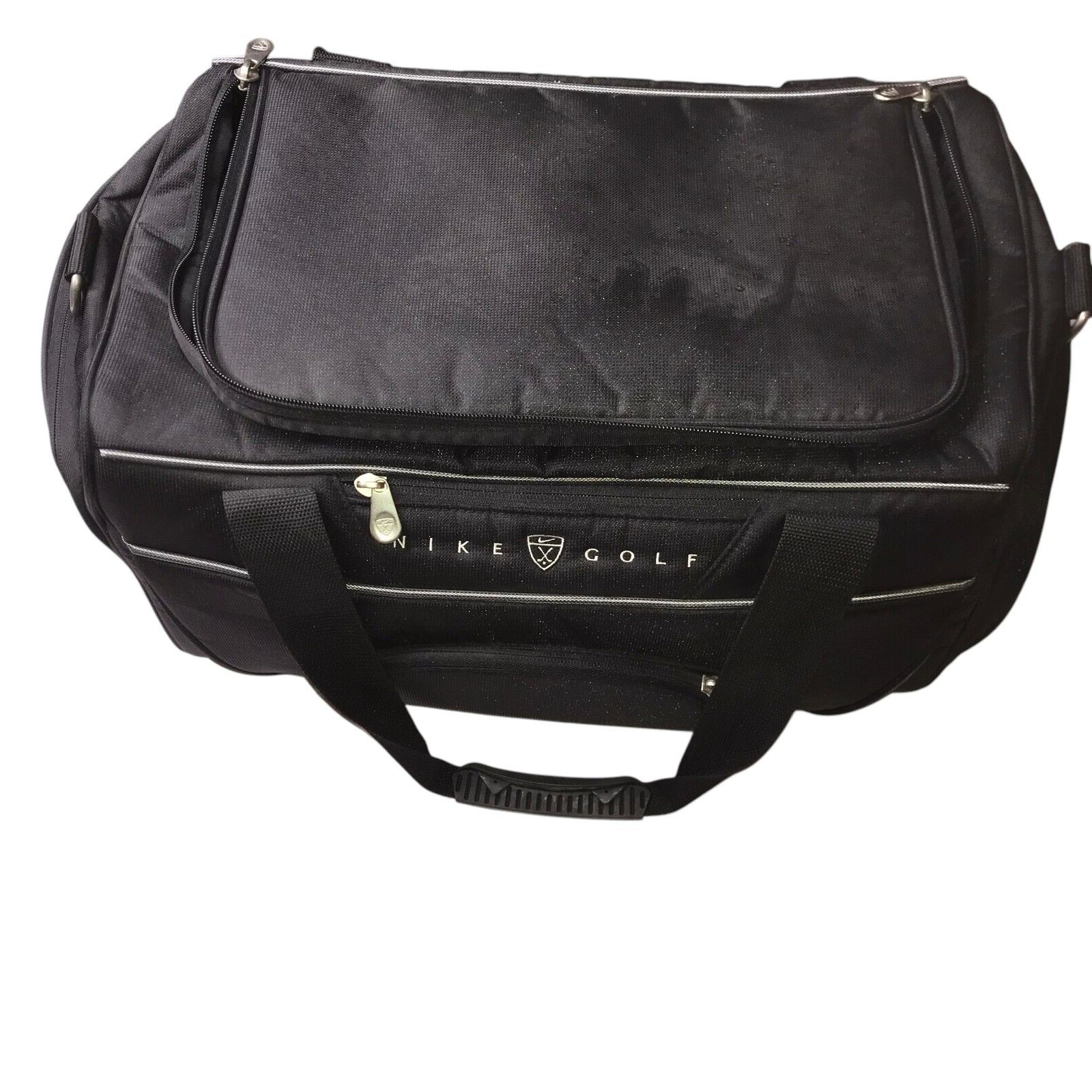NIKE Golf Bag, Black. Duffle, Gym, Workout. Includes carrying strap. Pockets