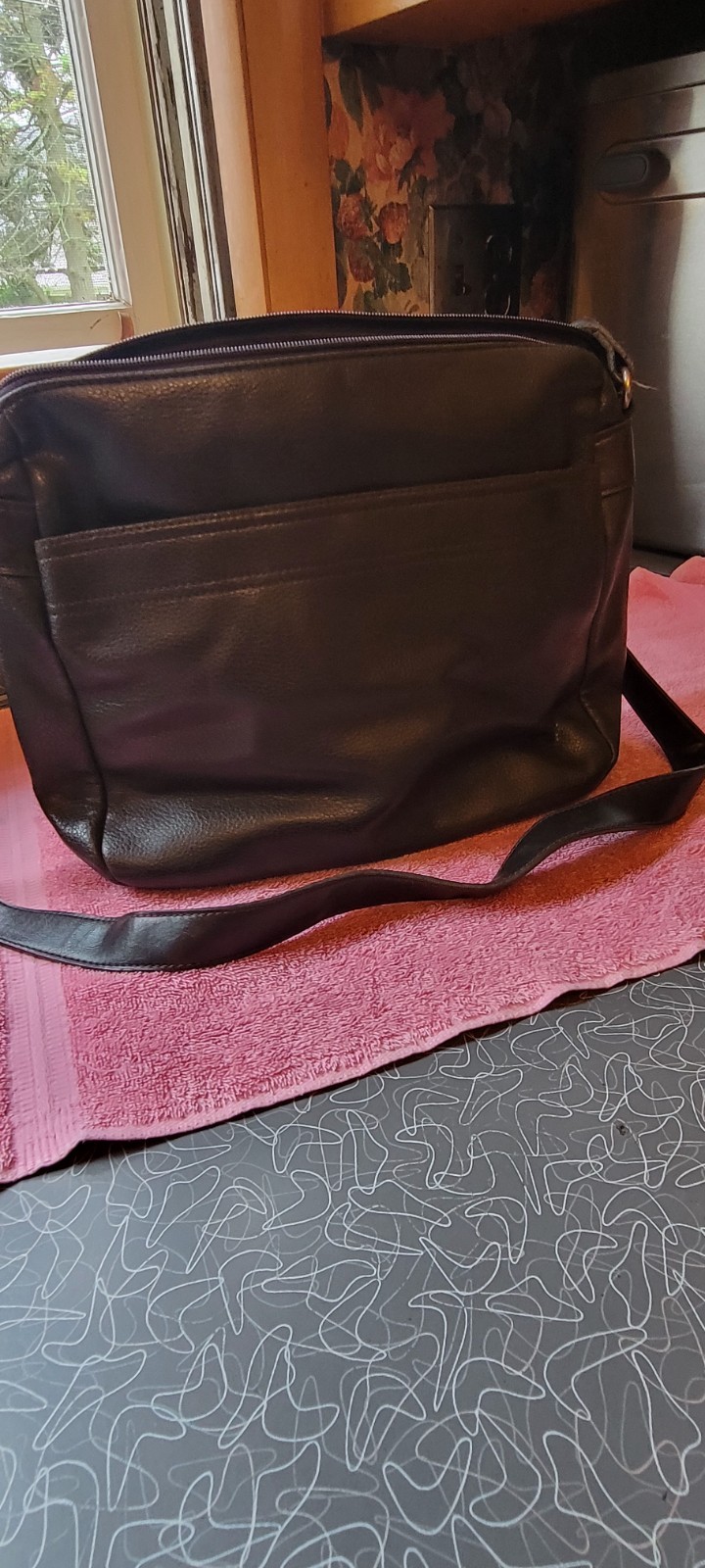 womens crossover Bag Medium Zip Closure Adjustable Crossbody Strap Pockets