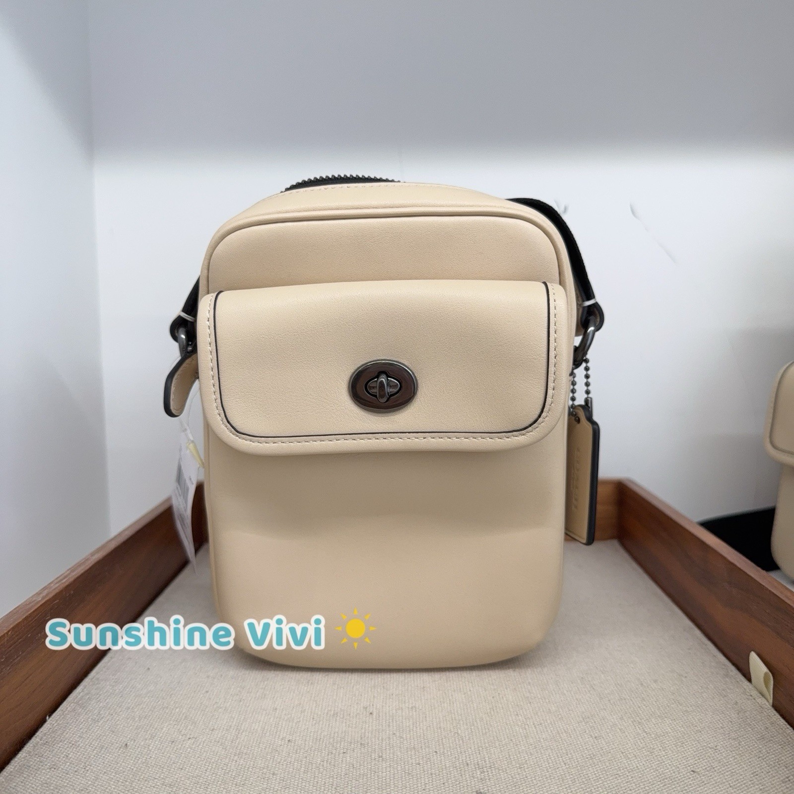 NWT Coach Turnlock Crossbody Bag Smooth calf leather IVORY CAJ31