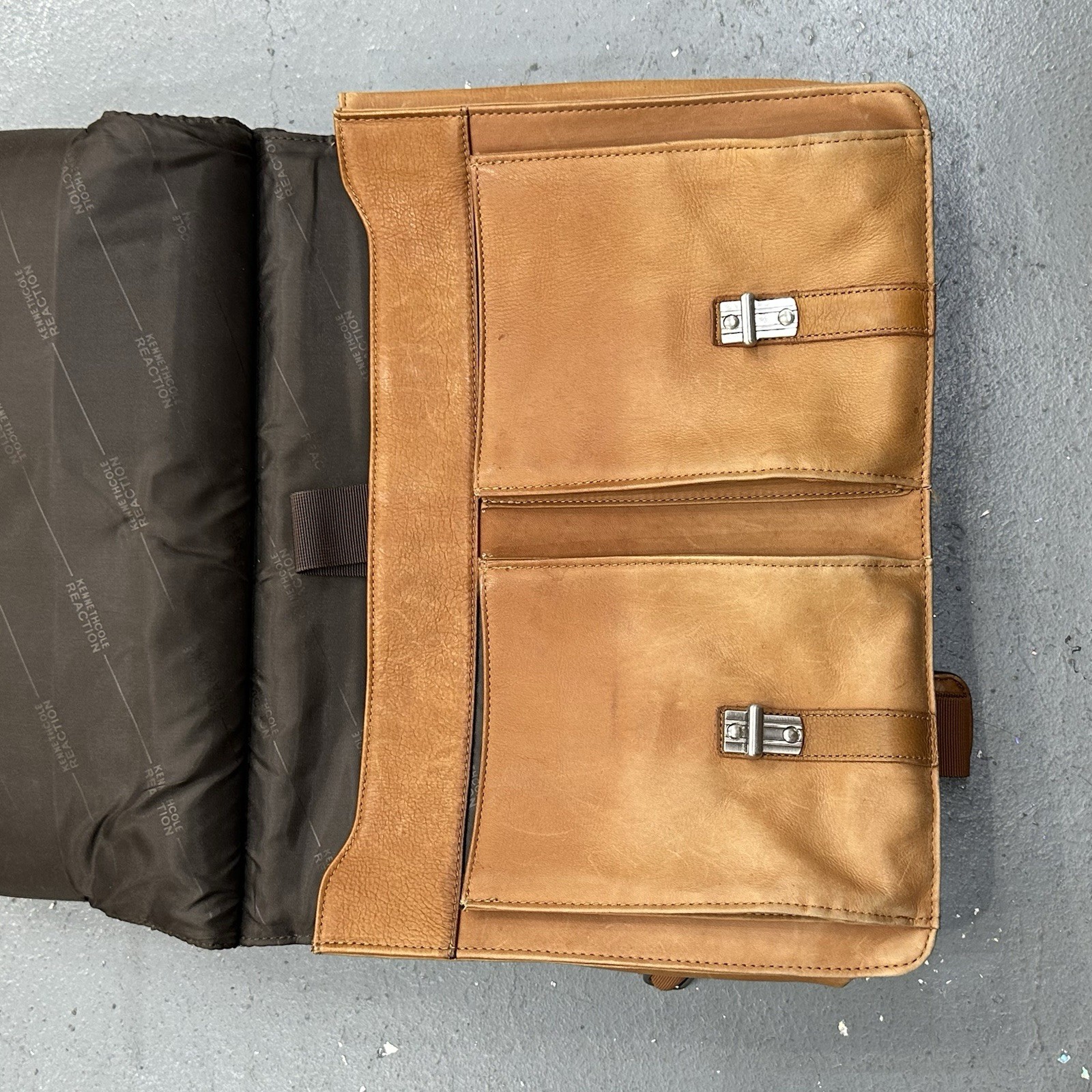 Kenneth Cole Reaction Leather Messenger Bag Beige Light Crossbody Briefcase
