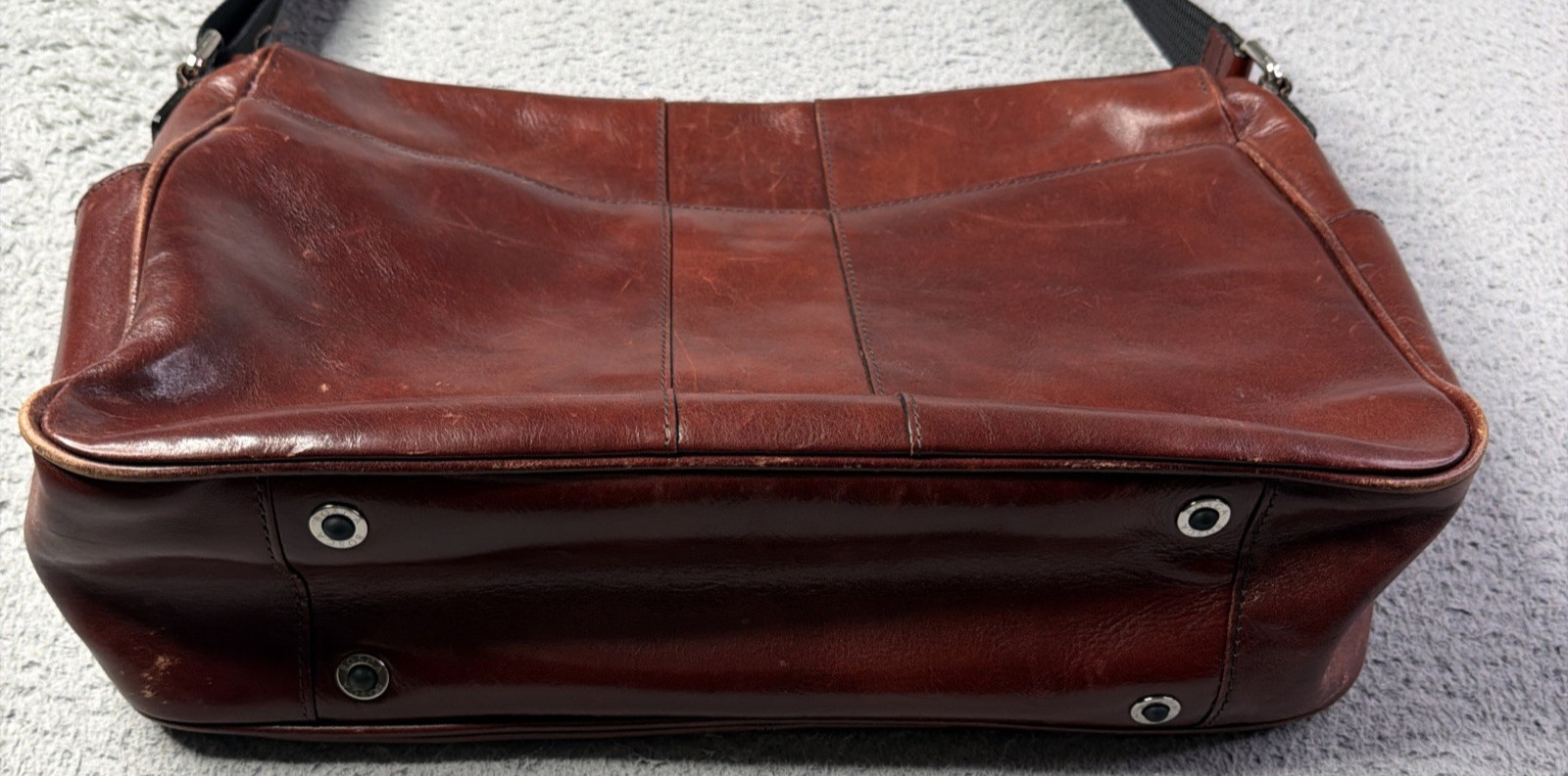 Bosca Brown Messenger Bag Magnetic Men Inner Pockets Adjustable Strap Casual