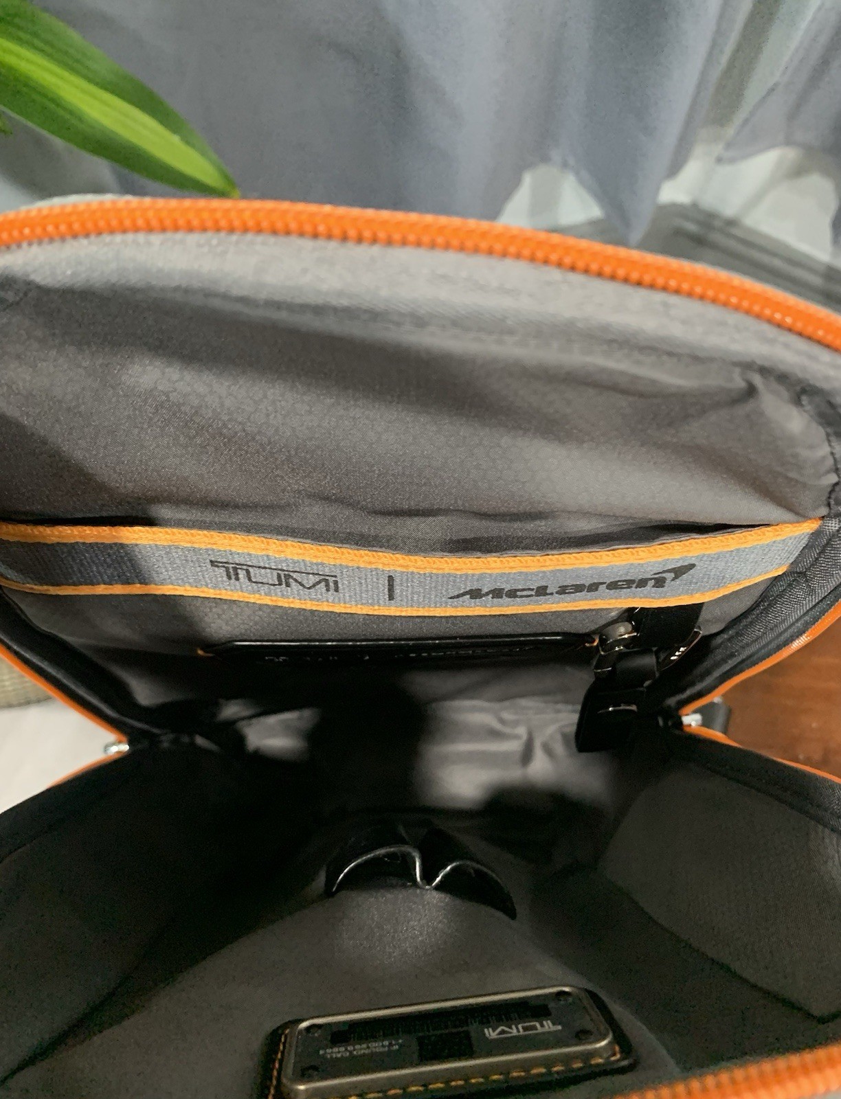 Tumi McLaren Torque Sling Bag Súper Gray