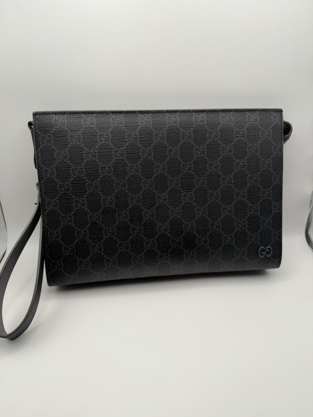 GUCCI GG Supreme Pouch With Wrist Strap
