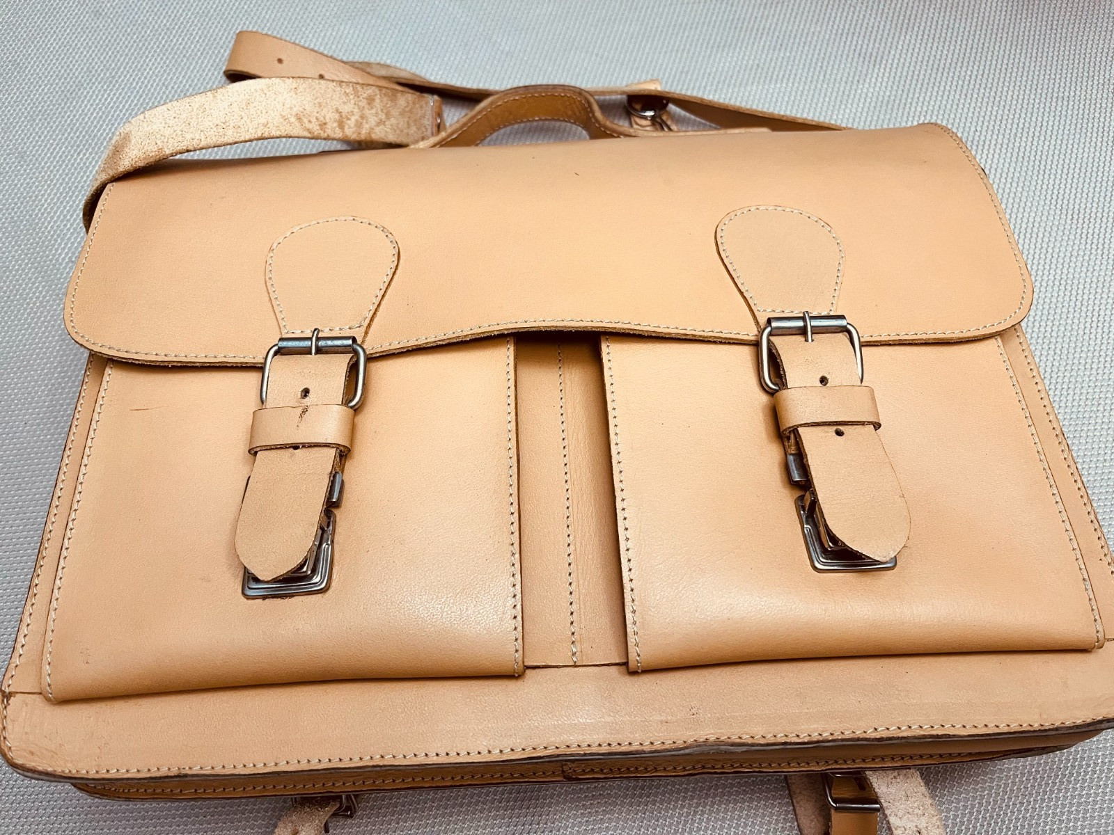 Natural Tan Saddle Leather Briefcase / Messenger Bag / Backpack – Germany