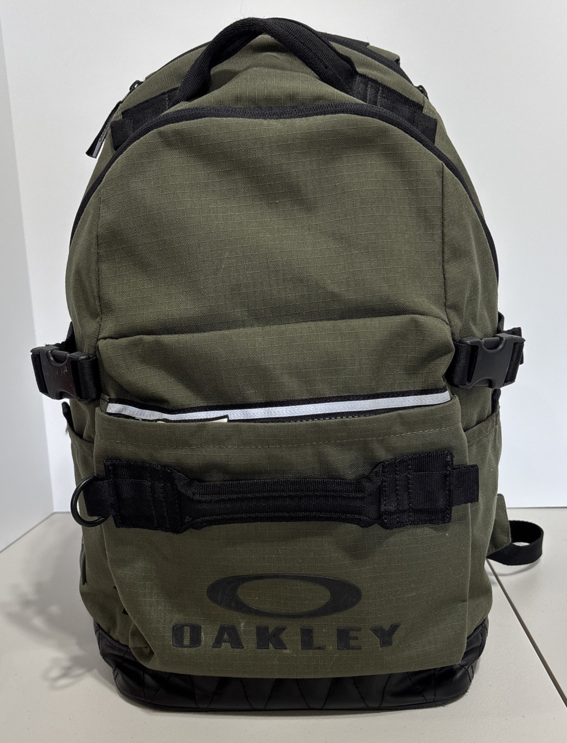 Oakley Men’s Utility Hiking School Laptop Travel Backpack Black Olive Green