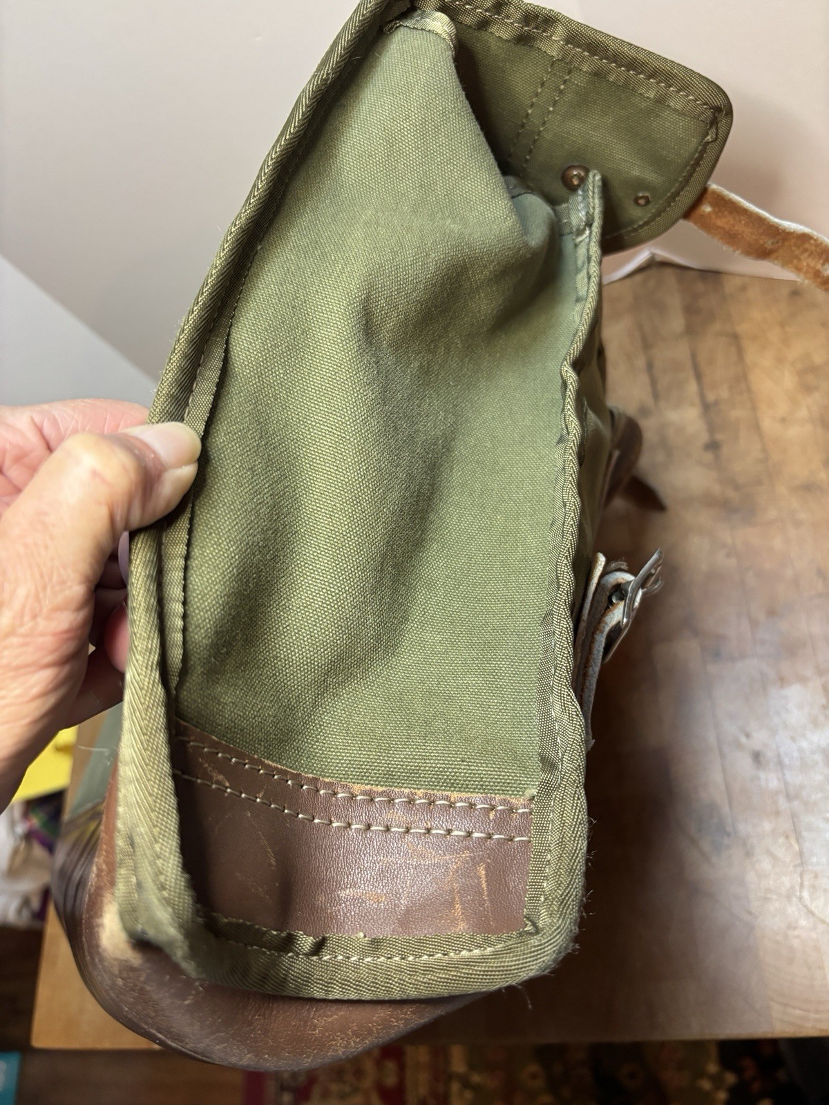 Vtg Orvis Battenkill Olive Canvas & Leather Messenger Briefcase Laptop Bag Used