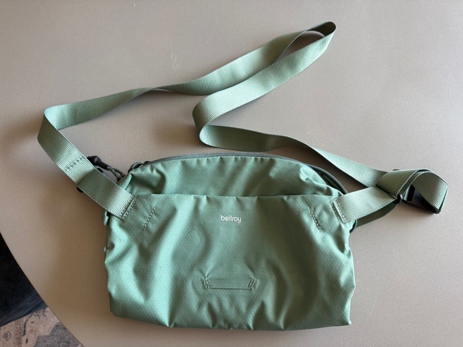 Bellroy Lite Sling 7L – Moss