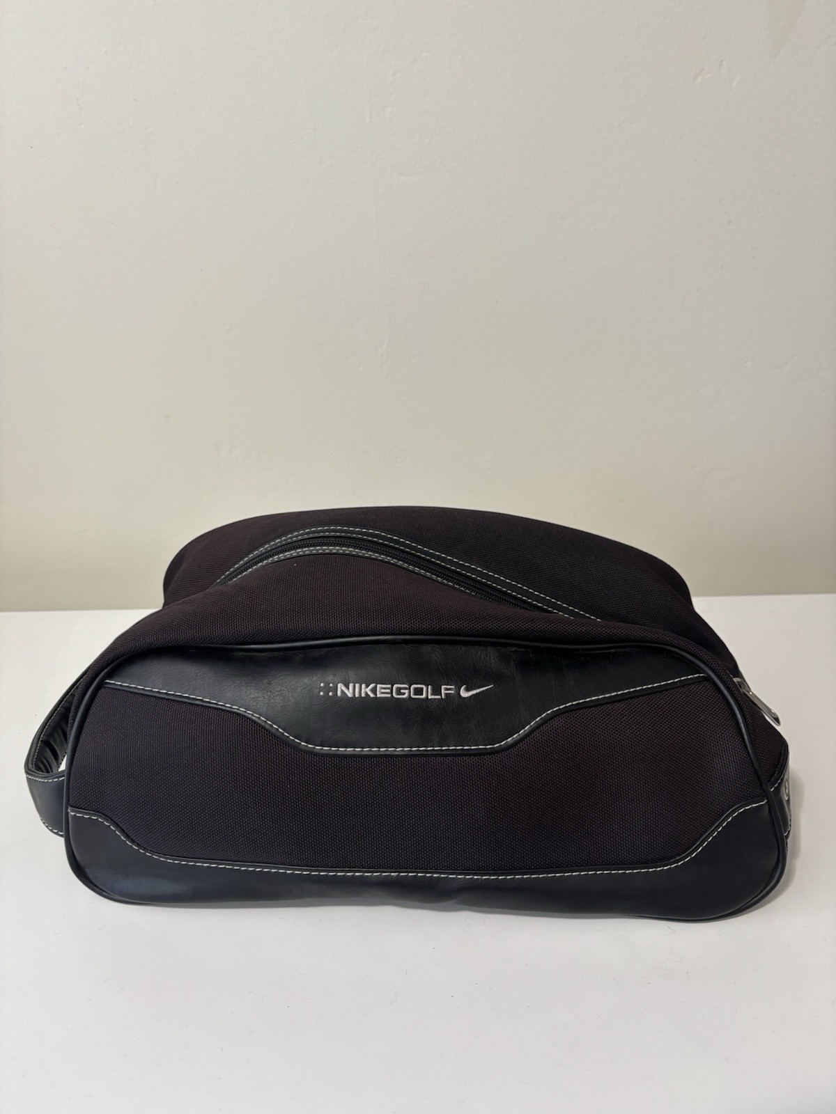 Vintage Nike Golf Shoe Bag Faux Leather Trim Velour Lined Vented Zip Logo Black