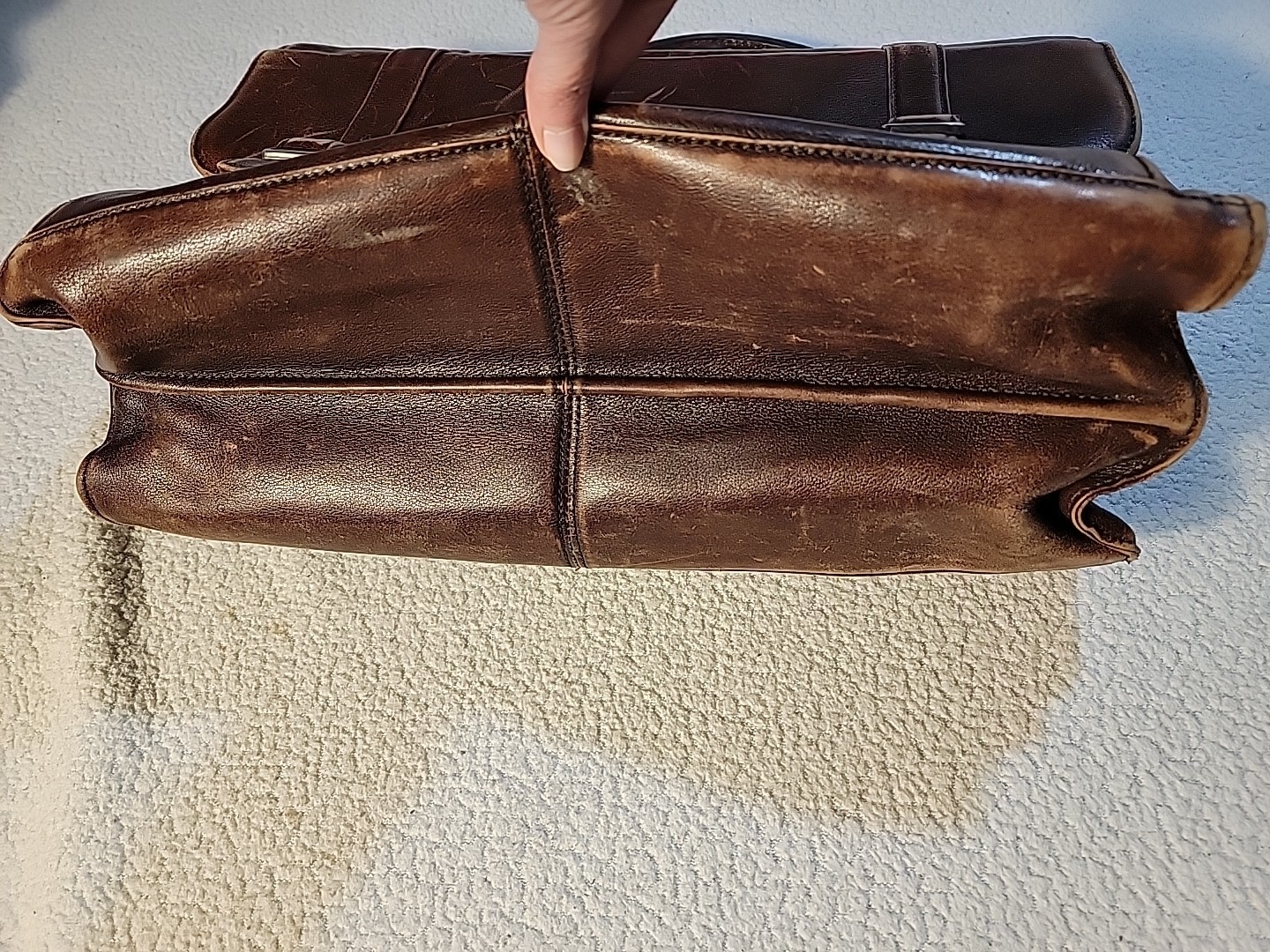 Vintage Wilson Leather Briefcase Brown Distressed Soft. 18″x14″ Review photo’s.
