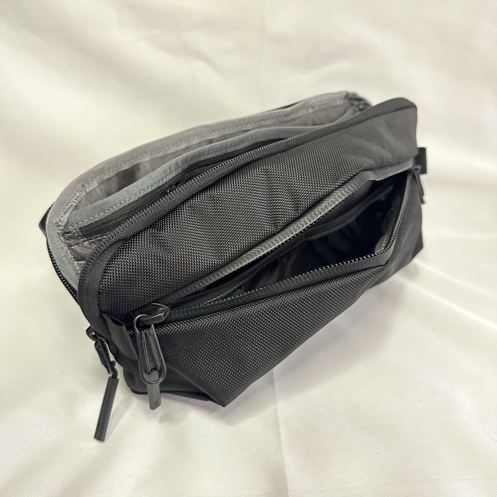 Aer Day Sling 2 Black 4.5L Travel Crossbody EDC Bag