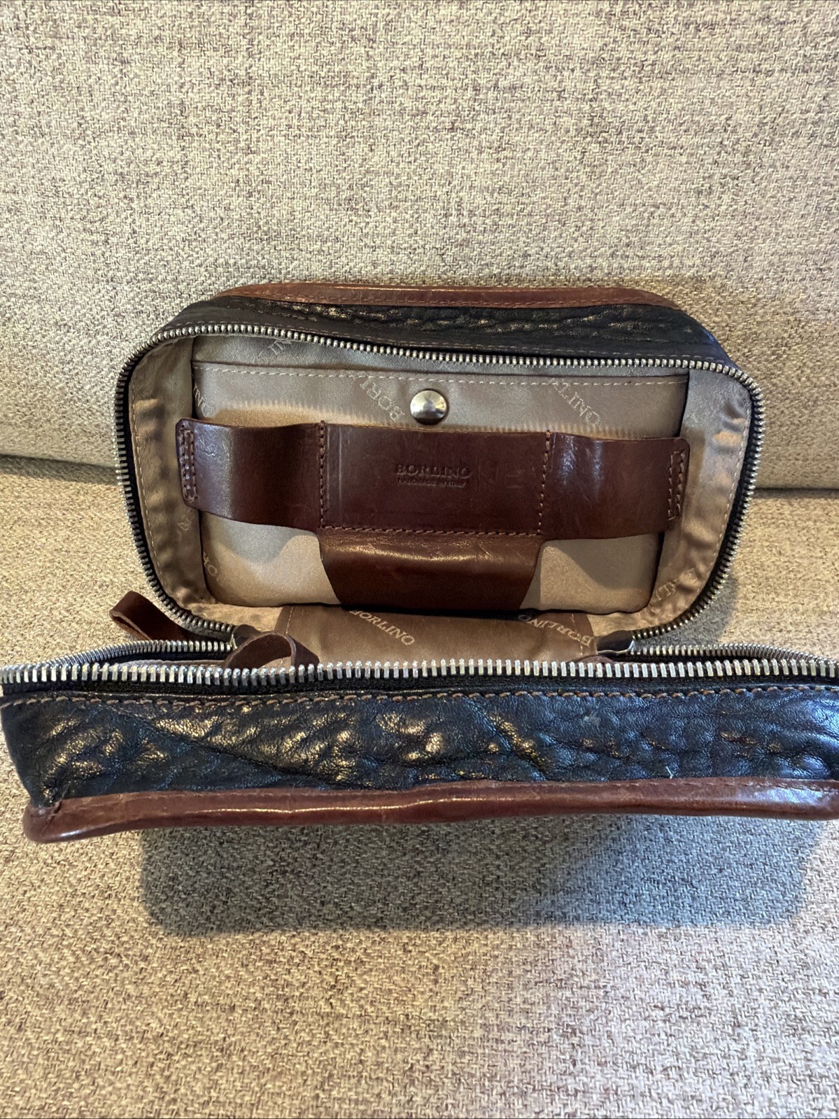 Borlino Buffalo Leather Tech Kit Electronics Cord Organizer Black Zip Used