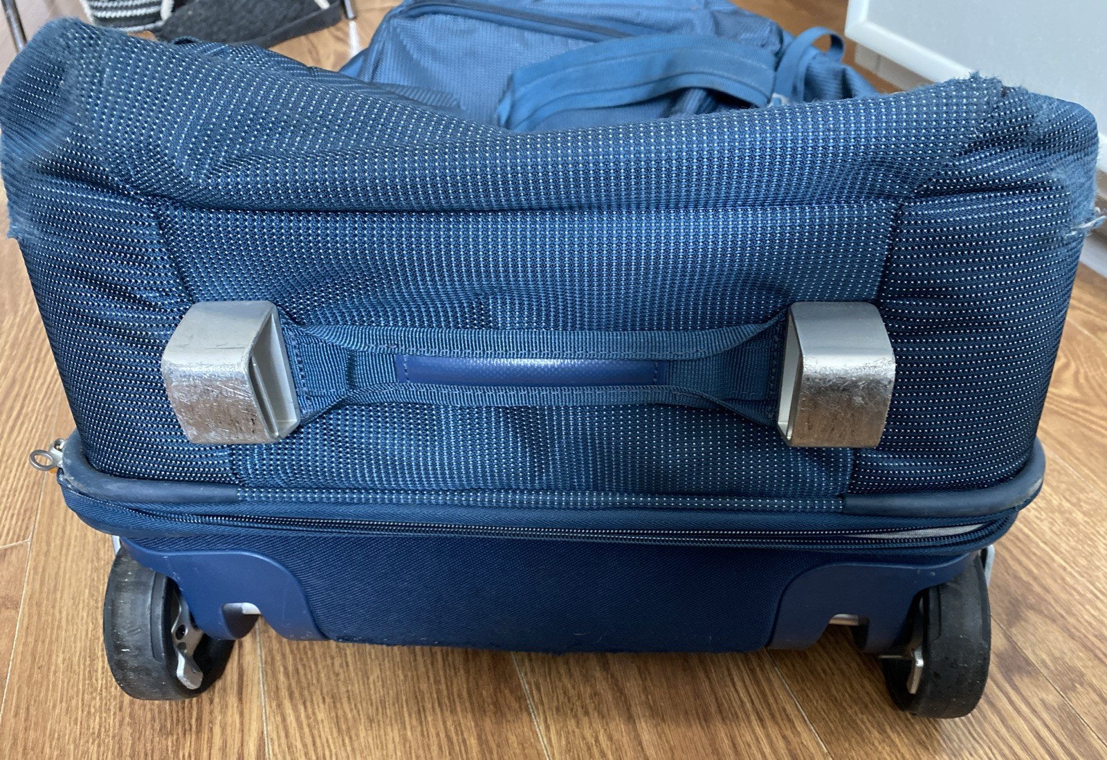 Thule Sweden Subterra Rolling Duffle 28″ Blue Carry On or Check Bag