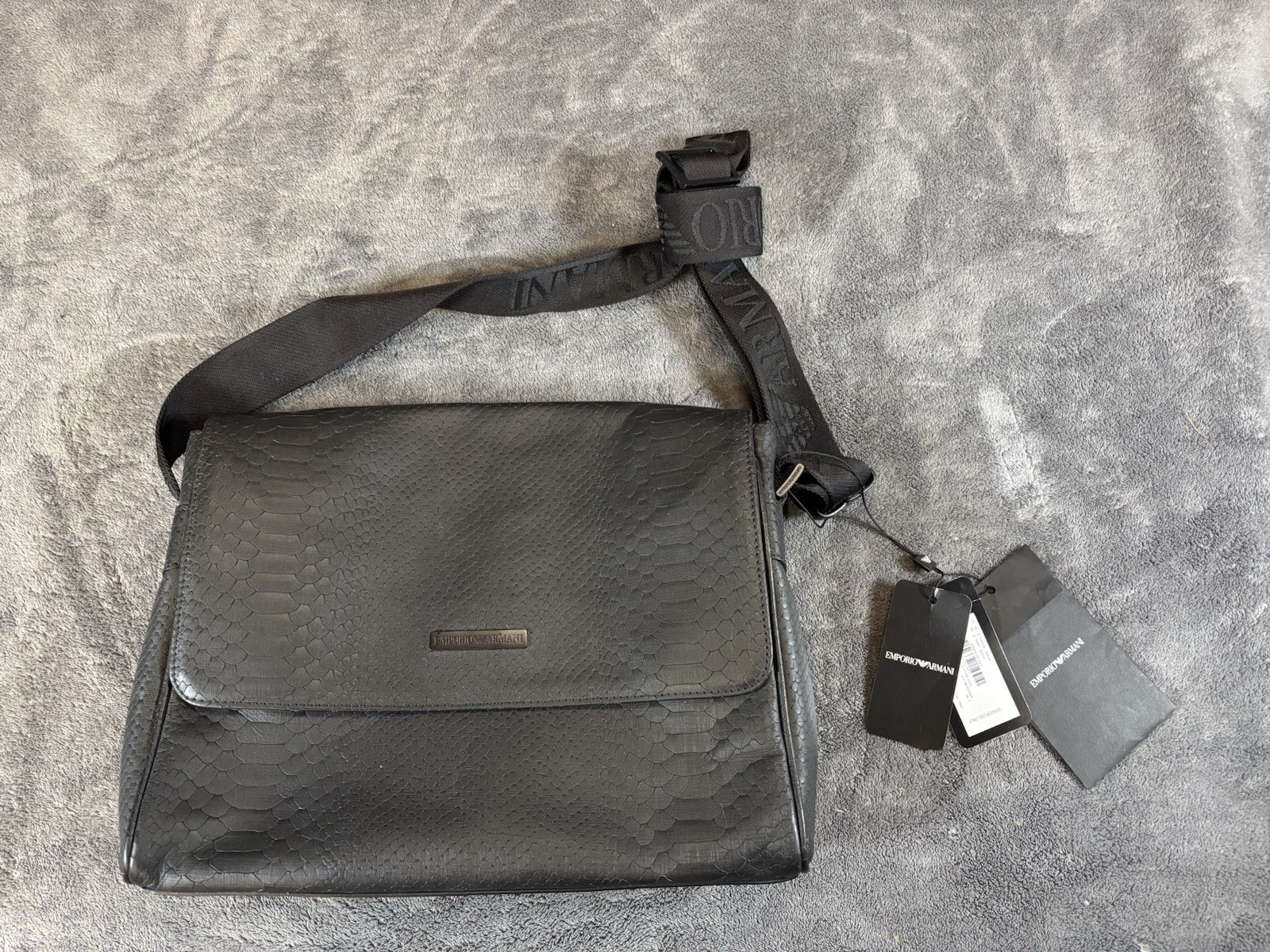 New NWT Emporio Armani Unisex Leather Bag Flat Messenger Bag Snake Skin $645