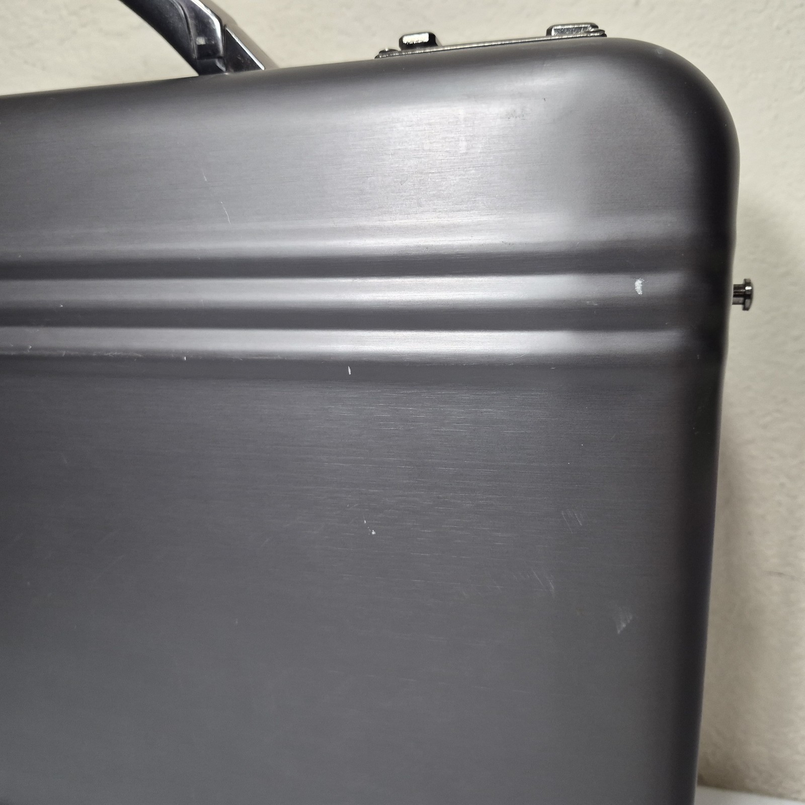 Vintage Kenneth Cole Reaction Aluminum Attache Briefcase Metal Gunmetal