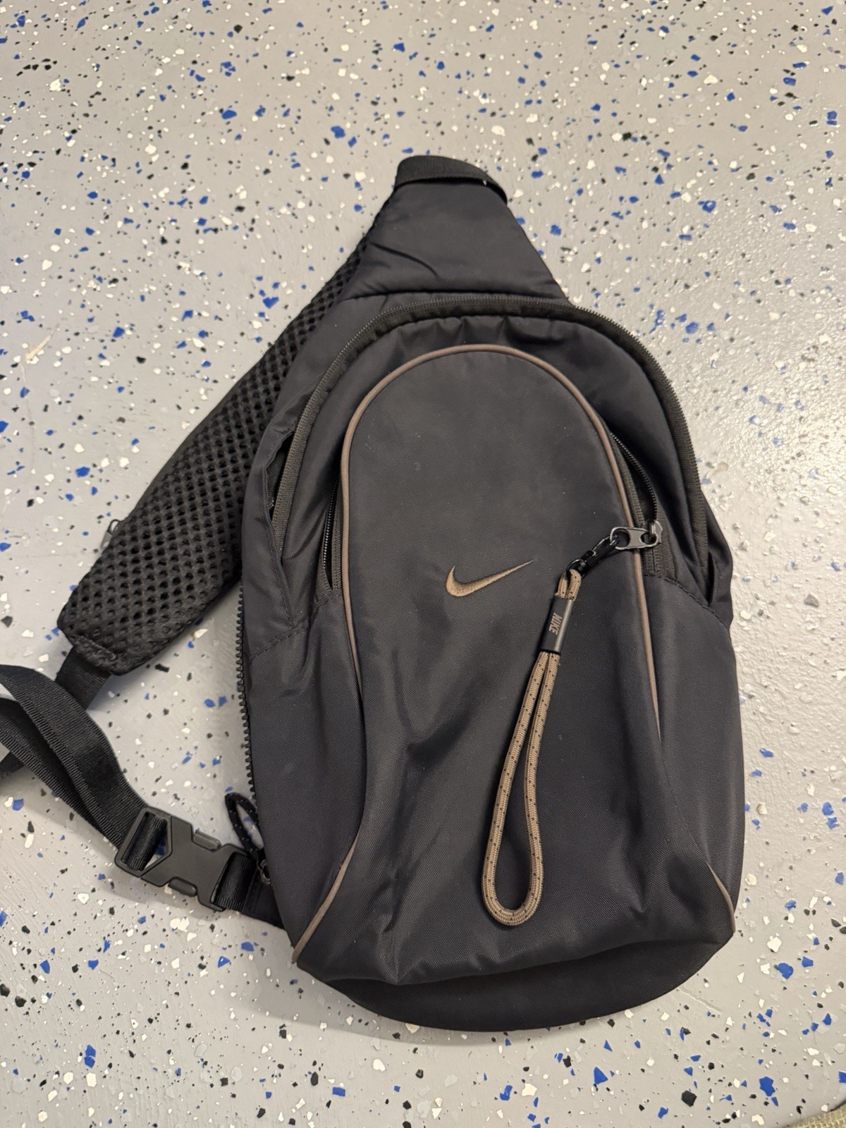 Nike Black Men’s Sling Crossbody Backpack Bag, Single Strap, Zip Closure