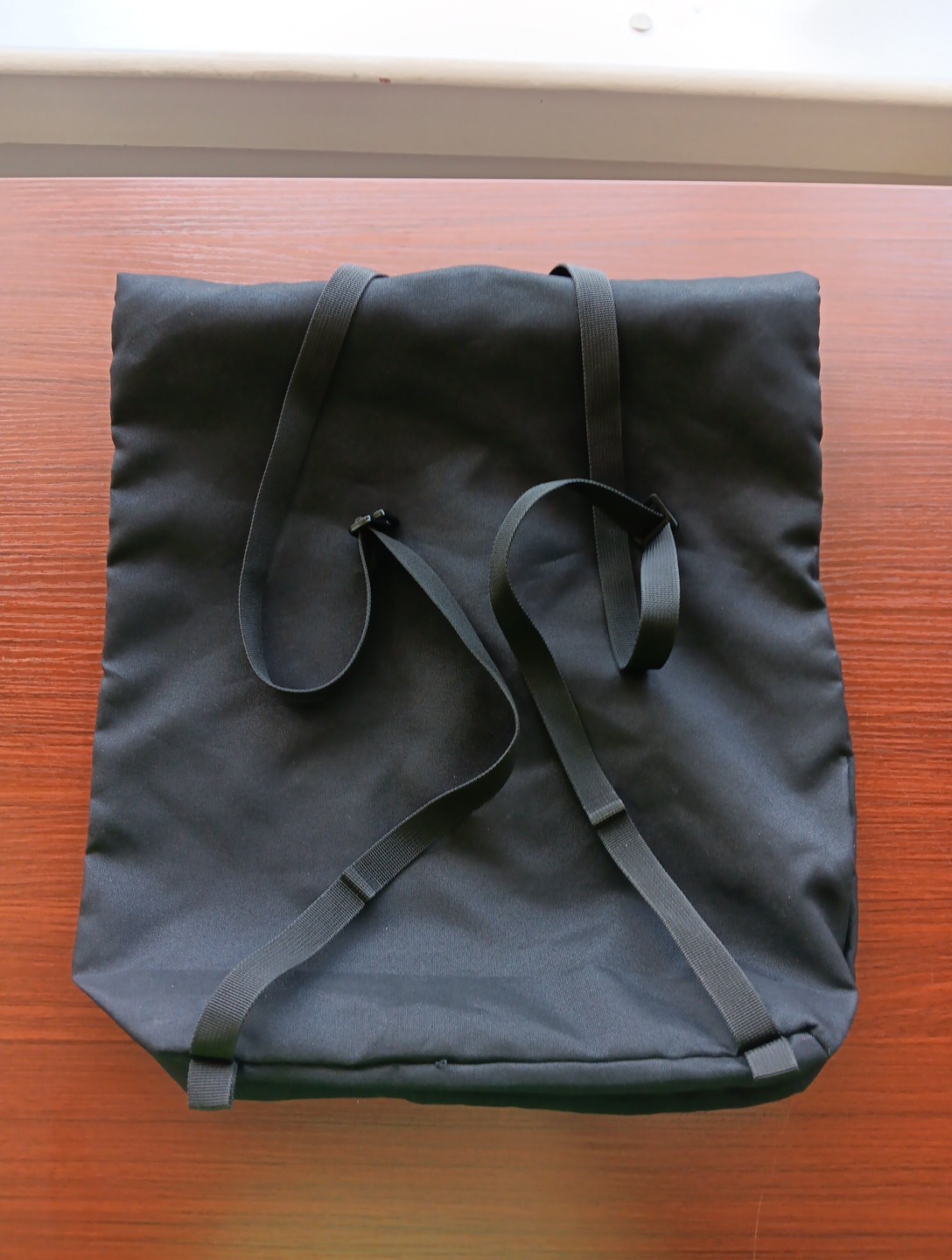 On Running Backpack Black Unisex Adjustable Straps Snap Close Lined Zip Pocket