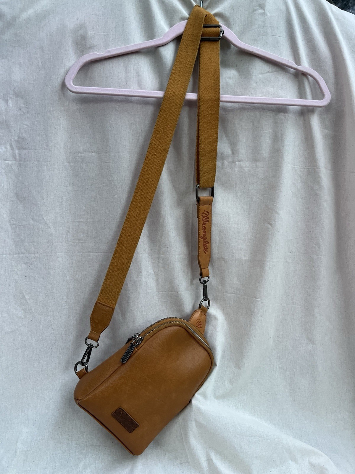Wrangler Camel Brown Crossbody Bag Zip Closure Adjustable Strap w/ Outer Pockets
