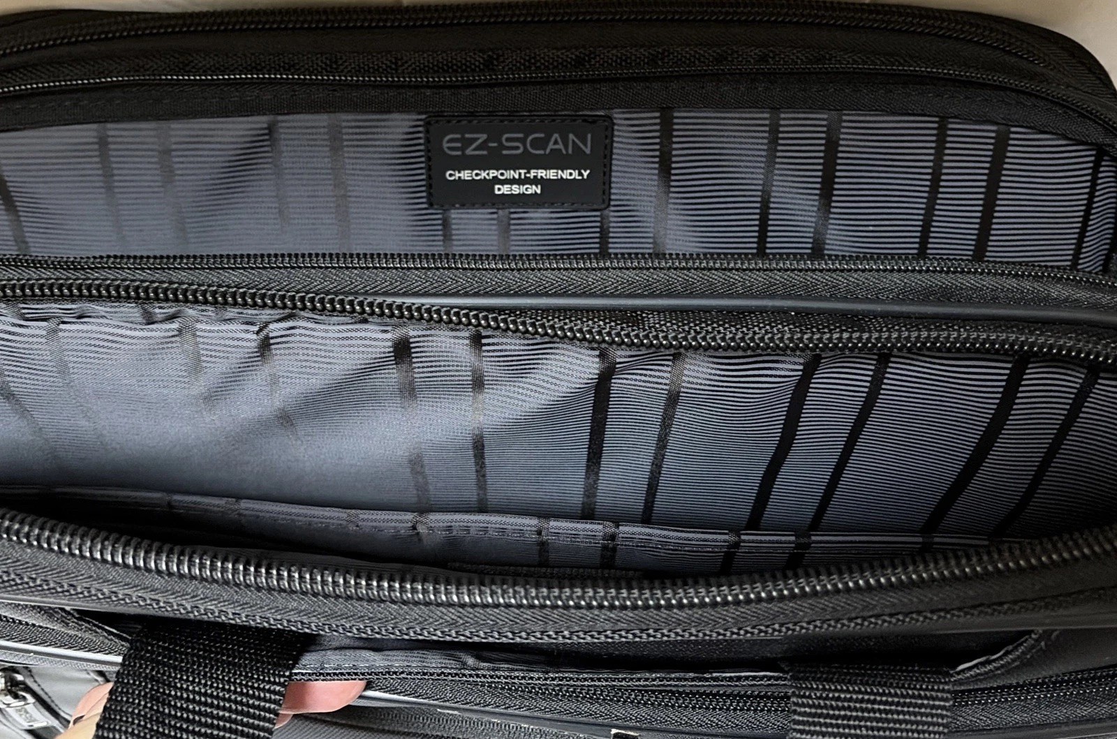 Kenneth Cole Reaction R-Tech Black Laptop Brief Case 17.3″ BRAND NEW w/ TAGS
