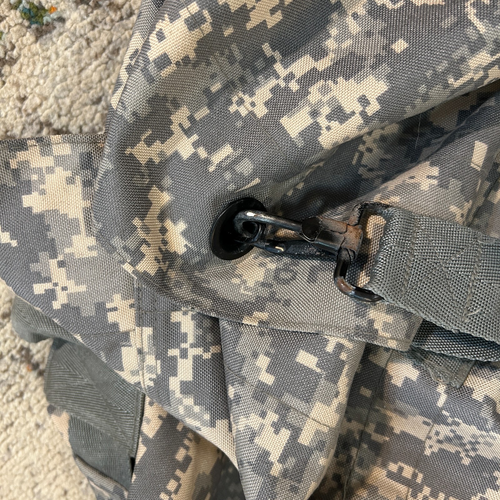 US ISSUE military camouflage top load duffle digital Camo Backpack Straps
