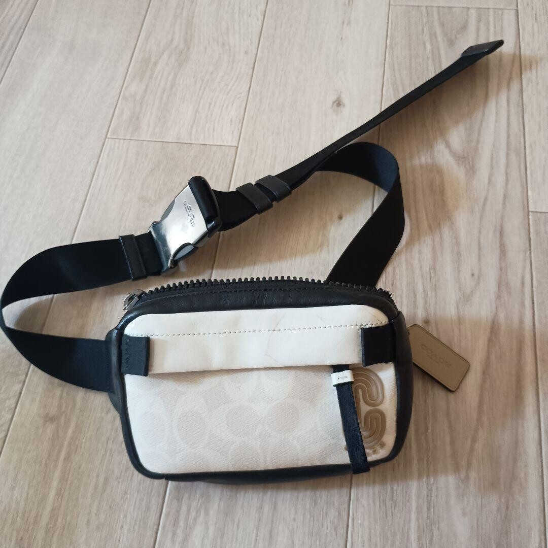 COACH Signature Leather Canvas Body Bag White Black Buckle Waist Pack Men