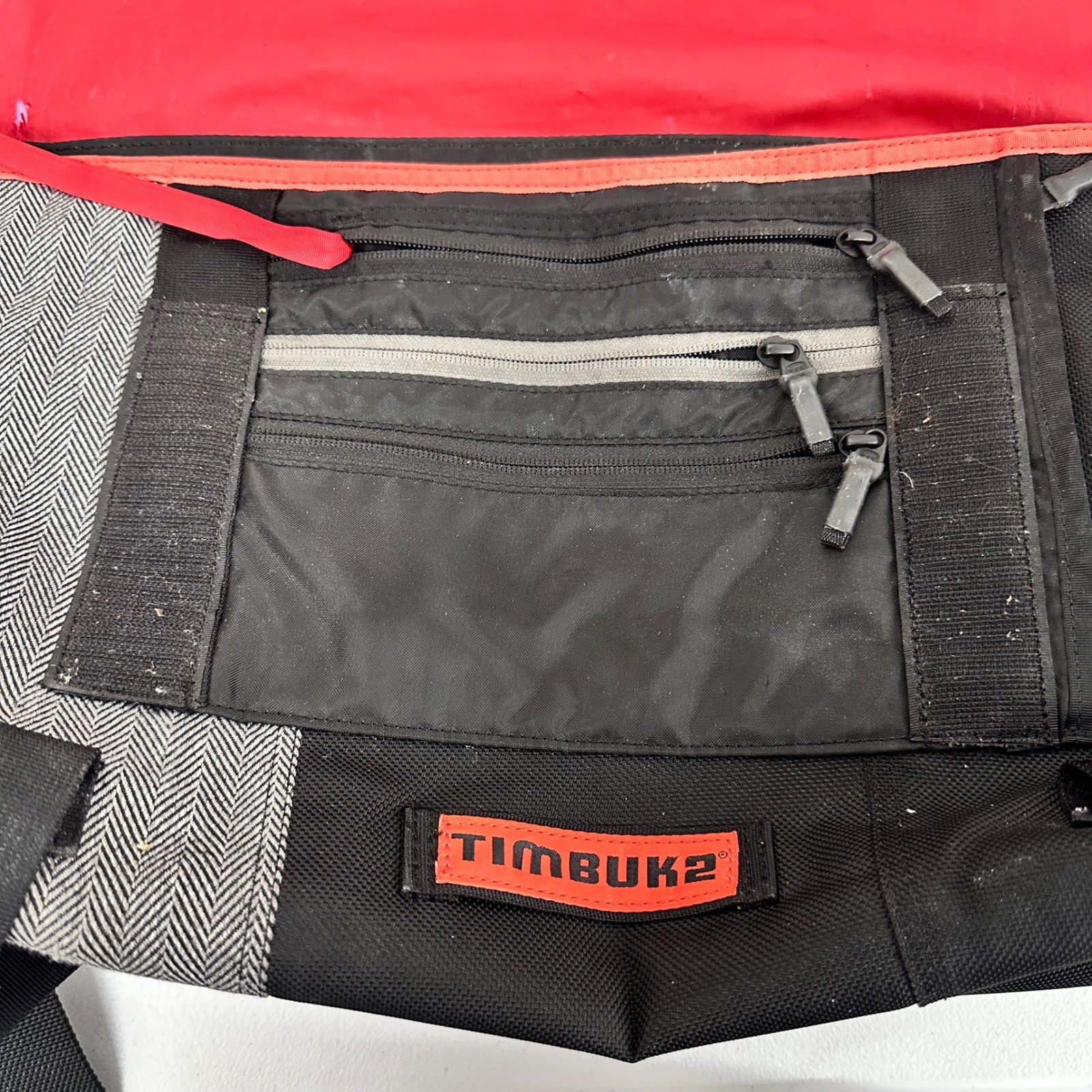 Timbuk2 Classic Messenger Bag Medium Black/Red Canvas Single Strap Herringbone