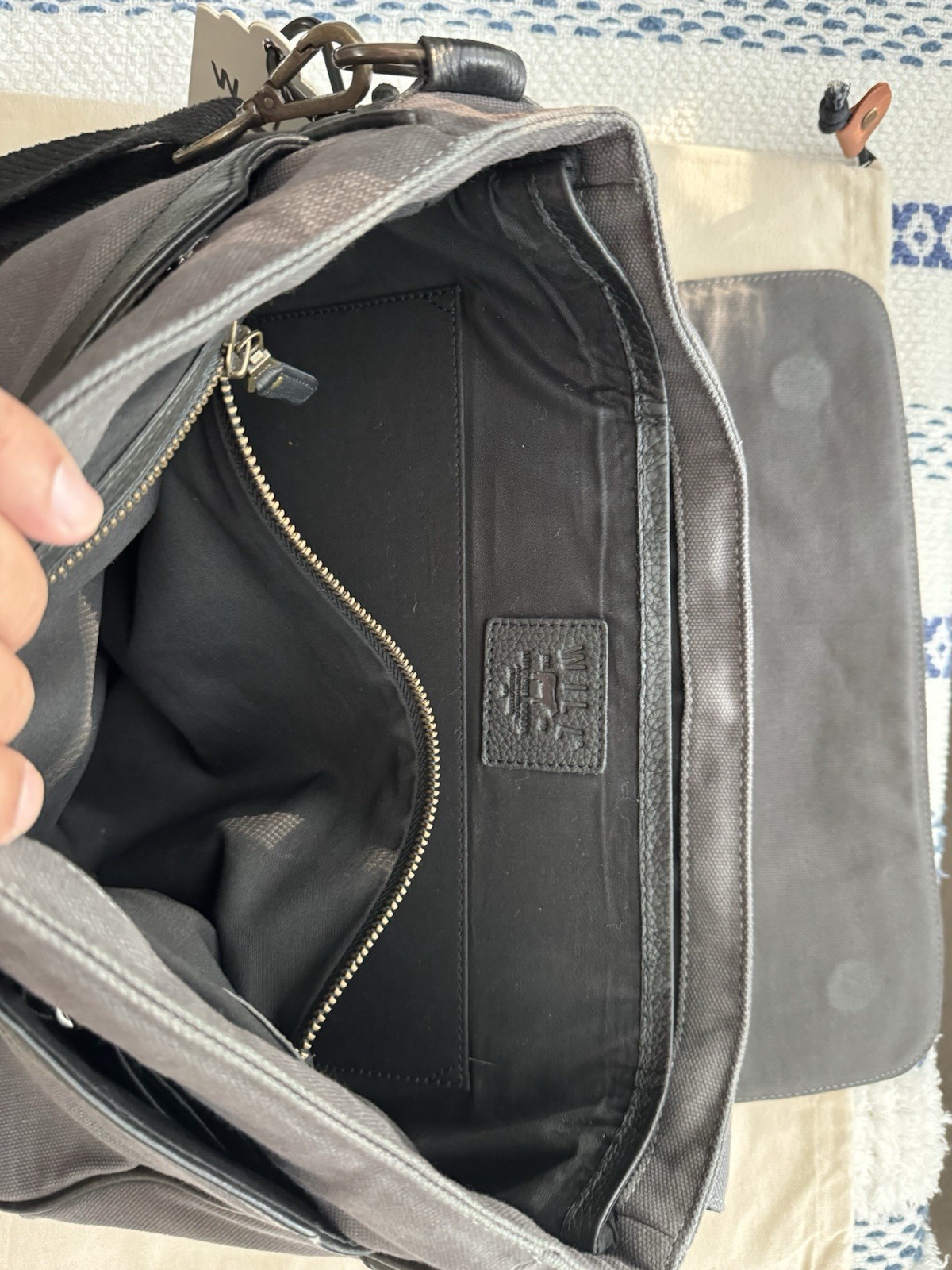 Will Leather Goods Commuter Collection Slim Messenger Bag