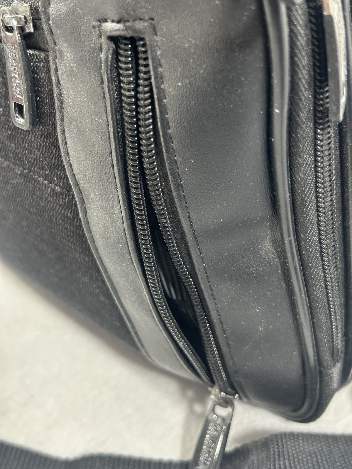Kenneth Cole Reaction Laptop Briefcase, EZ-Scan TSA-Friendly. 17.3