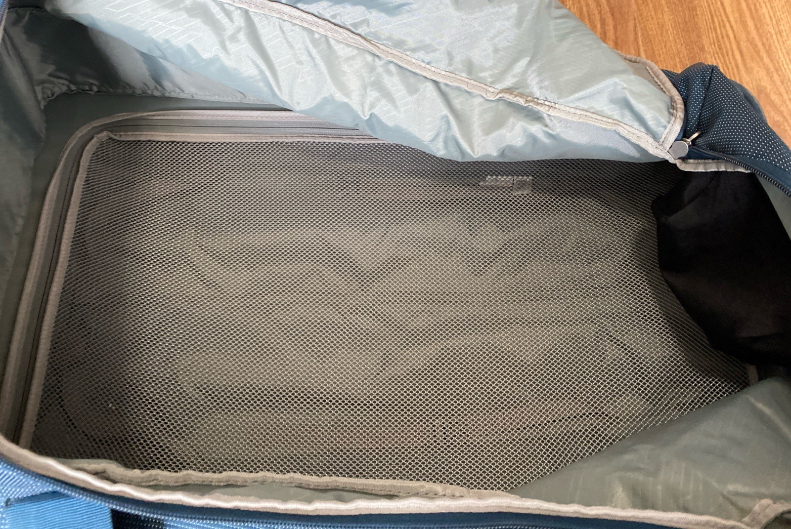 Thule Sweden Subterra Rolling Duffle 28″ Blue Carry On or Check Bag