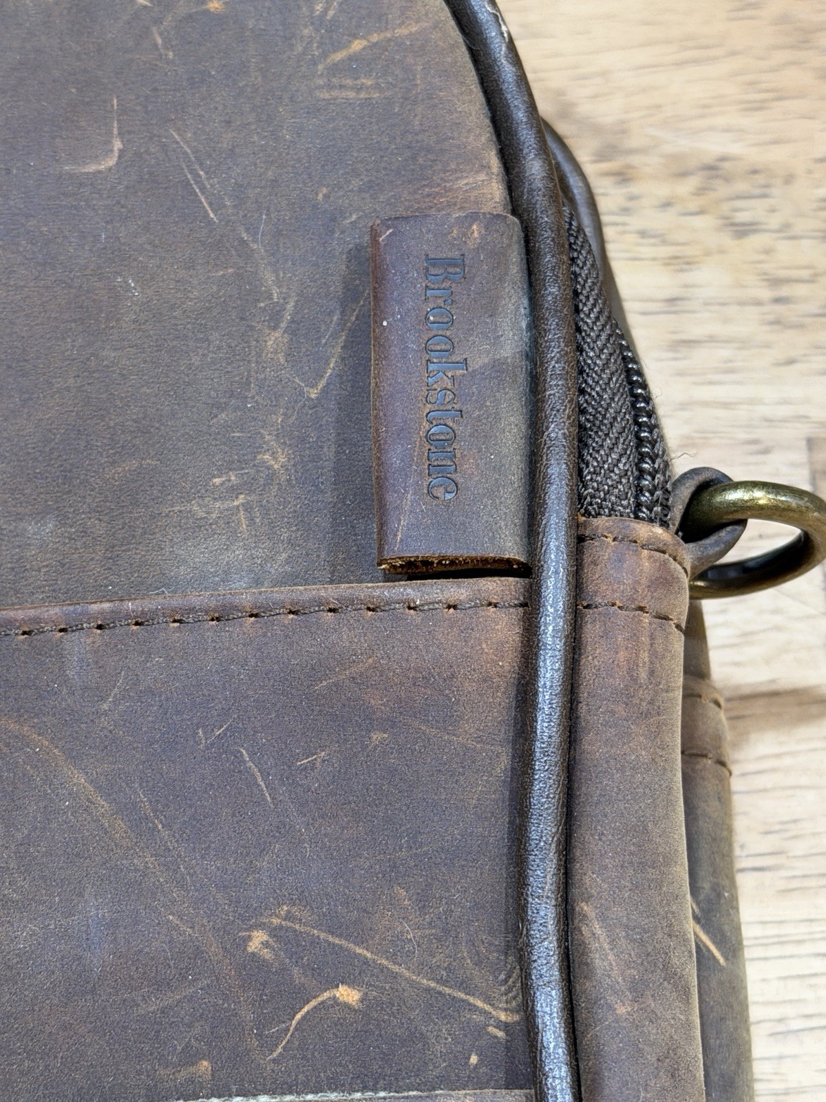 Brookstone Messenger Bag Chocolate Leather Multi Pocket Detachable Distressed