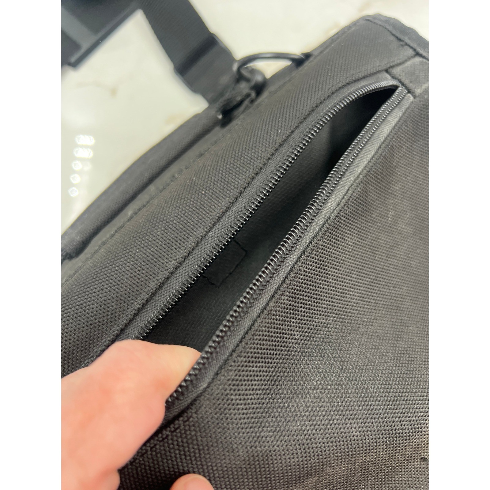 Duluth Trading Co Black Ballistic Nylon Messenger Field Laptop Bag Organizer