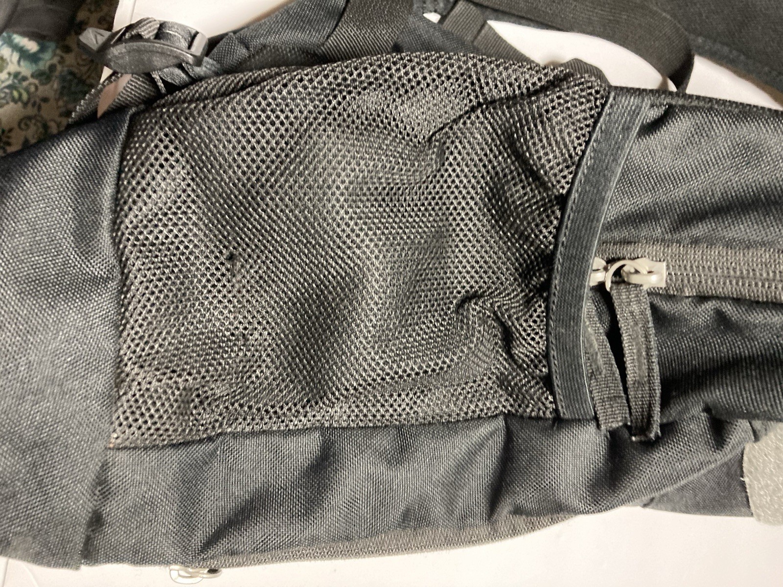 Nike backpack rn 56323 Main Storage Area Double Zipper Front Zippered Pocket
