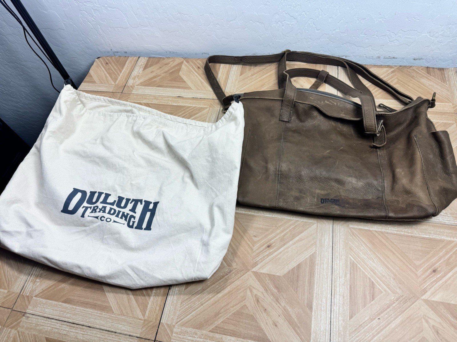 Duluth Trading Co Leather Duffel Bag Brown Large Travel Carry On Weekend Tote