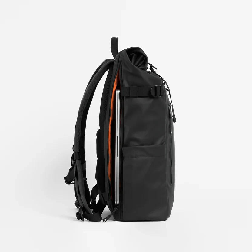 Stubble & Co – The Roll Top – 20L – All Black