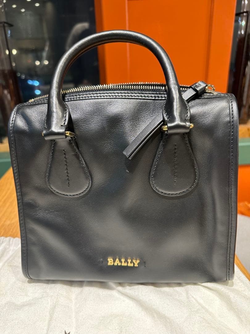 BALLY Leather Womens Handbag 25 x 23 10cm Black