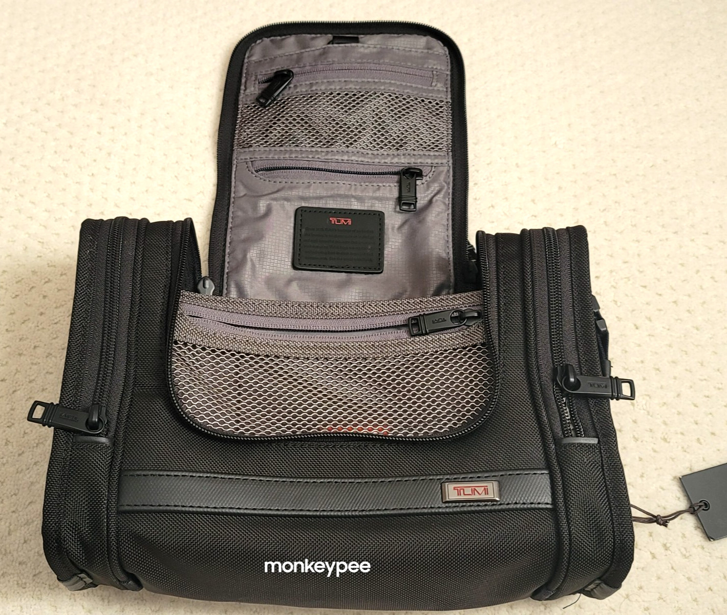 NWT TUMI ALPHA HANGING TRAVEL TOILETRY BAG KIT Black Ballistic Nylon 117254-1041