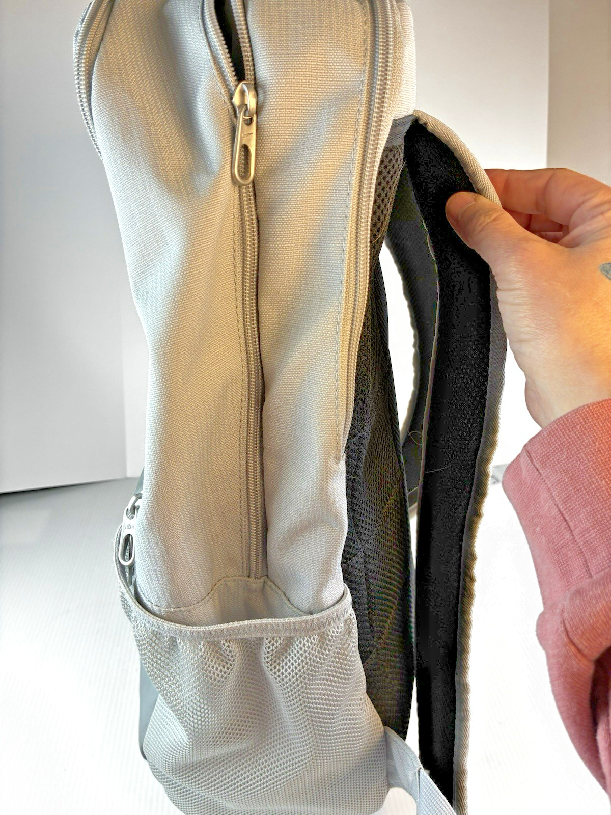 Nike Gray Colorblock Backpack Laptop Sleeve 7 Compartments RN56323 EUC