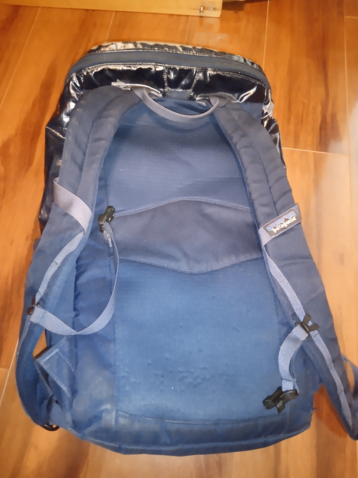 Patagonia Black Hole 25L Backpack Blue, Bubbling On Coating! See Photos!