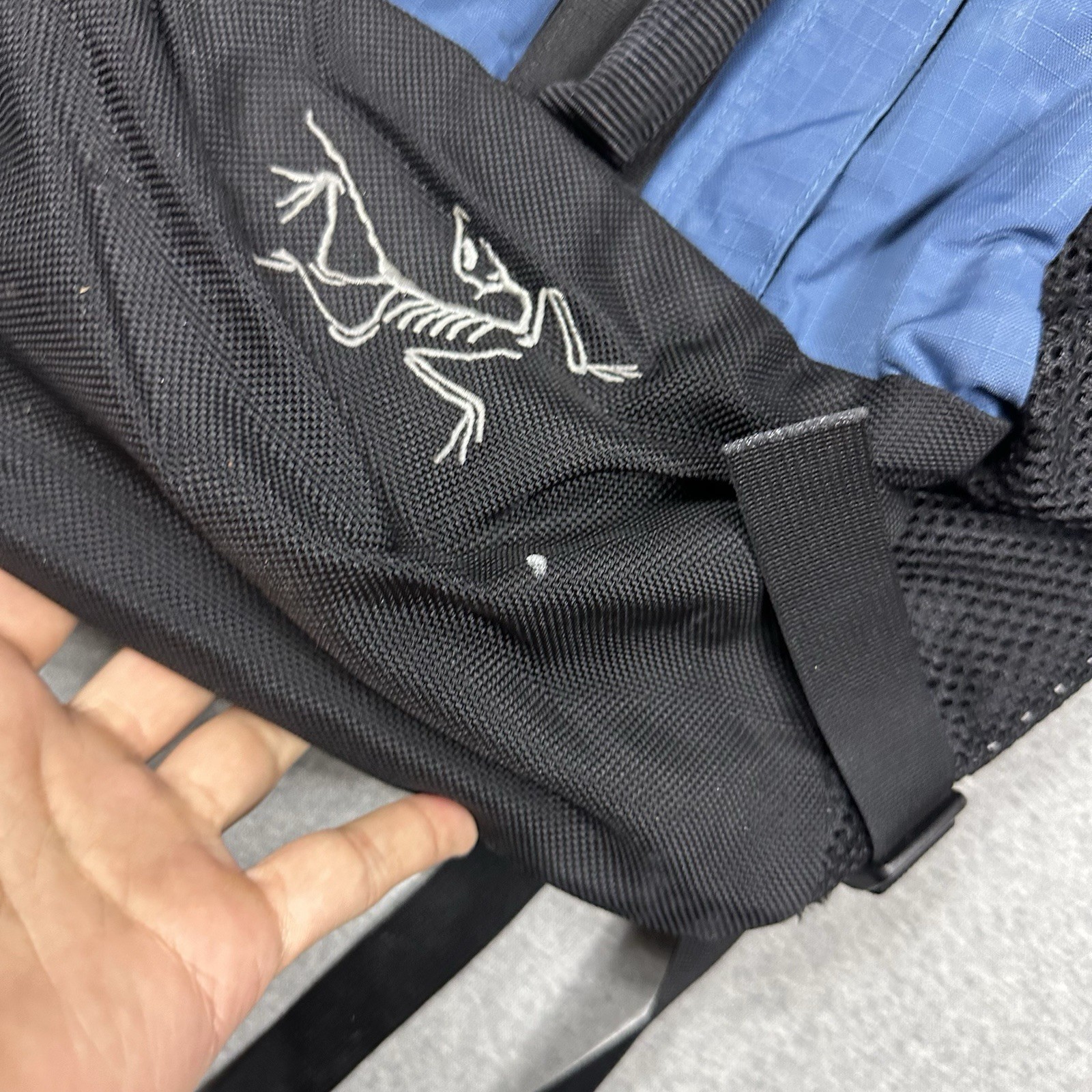 Vintage Arc’teryx Covert Backpack Small Lightweight Black Blue Hiking Day Pack